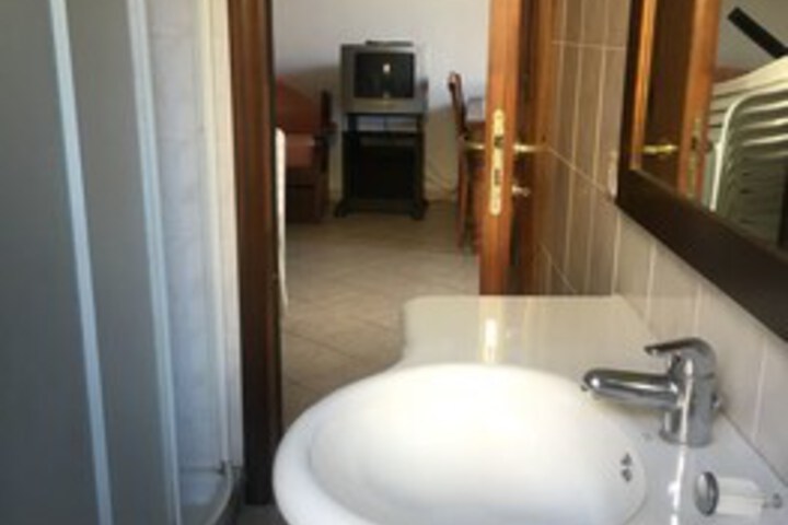 Room 8 of 60