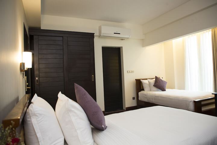 Room 16 of 37