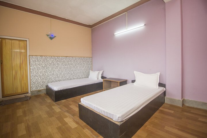Room 10 of 13