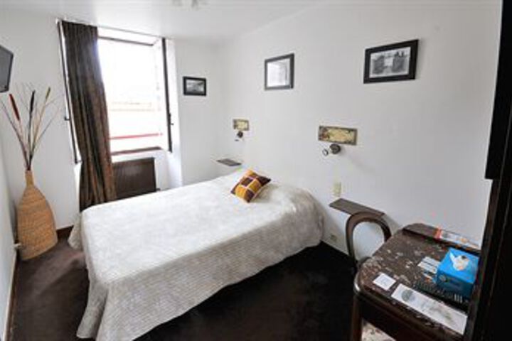 Room 9 of 20