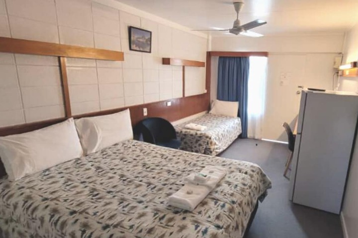 Room 7 of 18