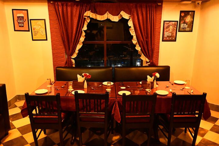 Dining 15 of 28