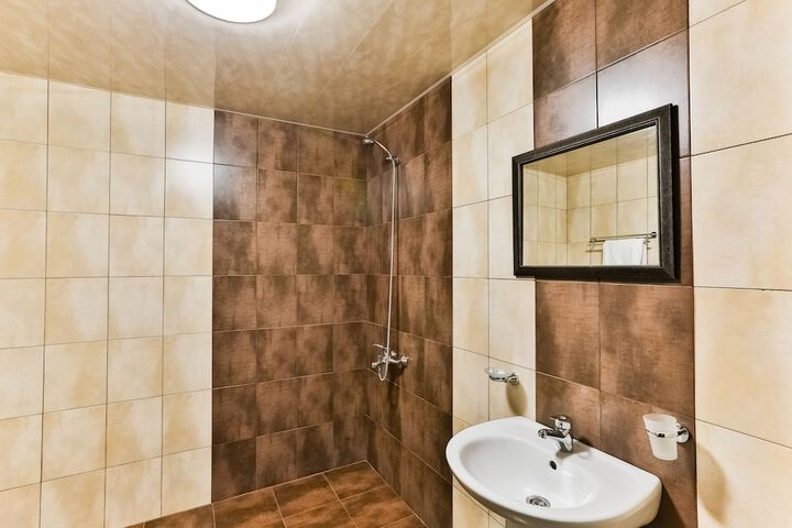 Room 10 of 13