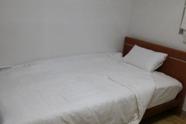 Room 18 of 32