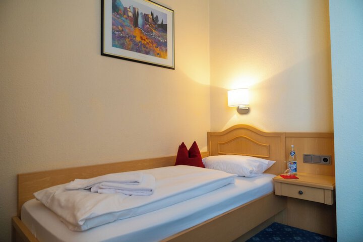 Room 9 of 30