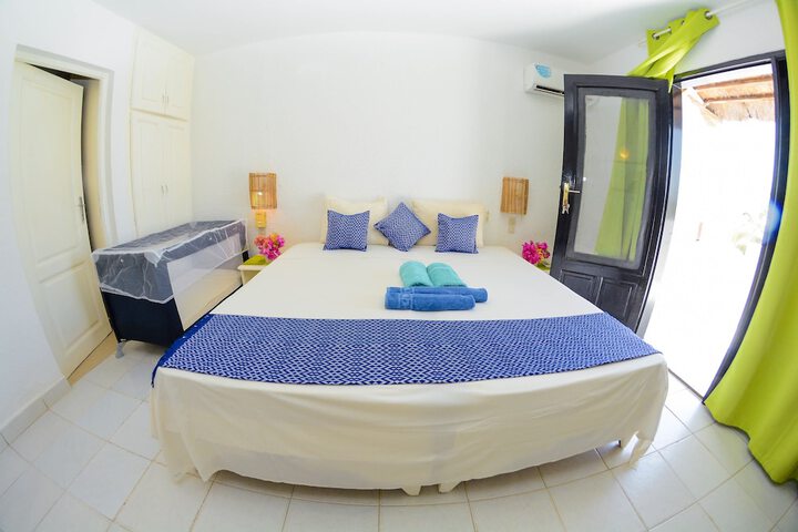 Room 4 of 76