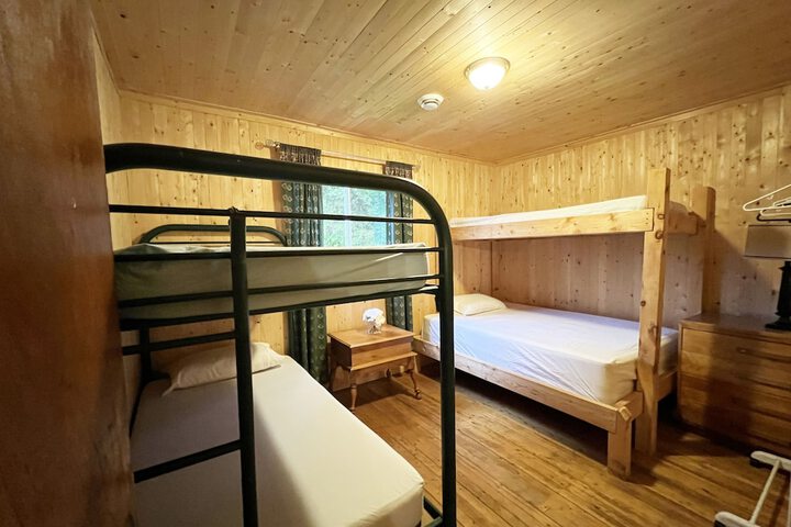 Room 4 of 68