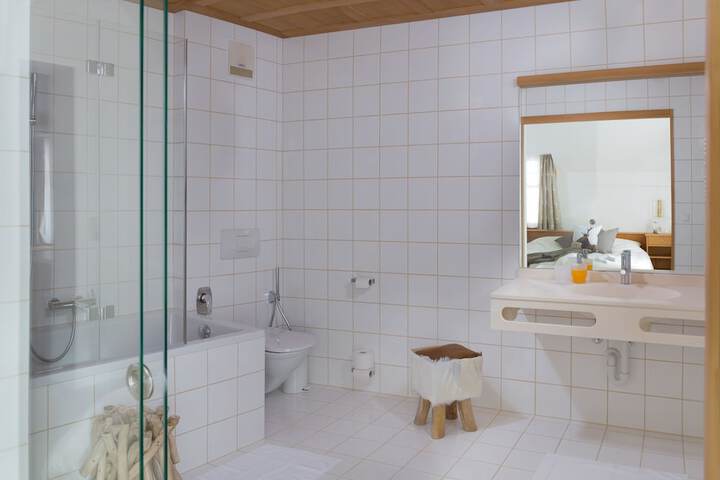 Room 10 of 29