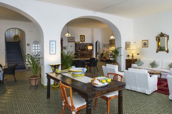 Entrance & Lobby