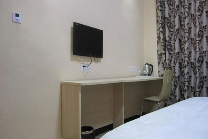 Room 4 of 13