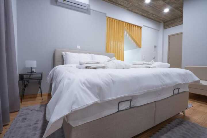Room 9 of 22