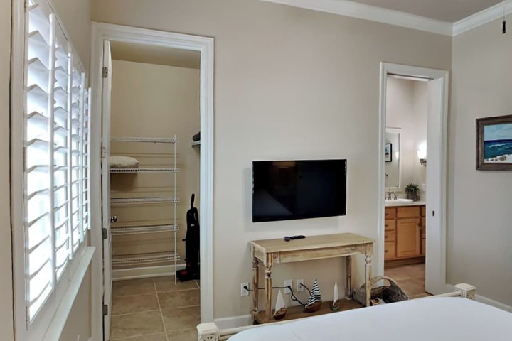 Room 12 of 48