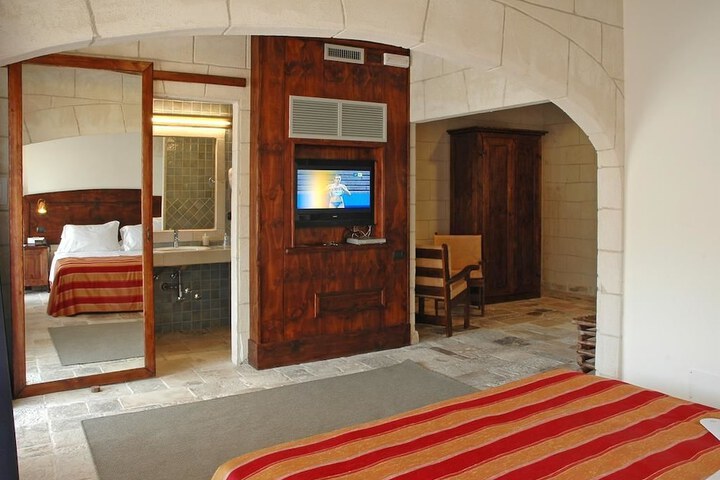 Room 3 of 49