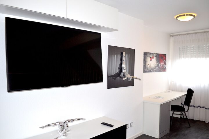 Room 18 of 28