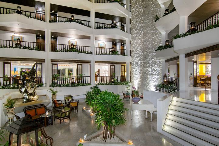 Entrance & Lobby