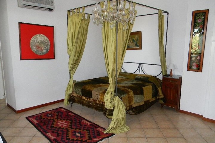 Room 11 of 61
