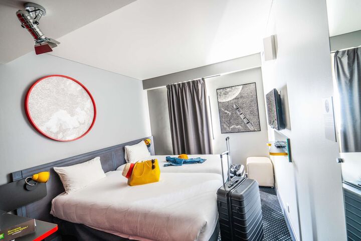 Room 11 of 60
