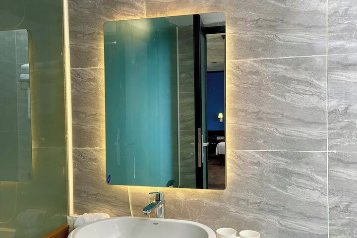 Room 62 of 190