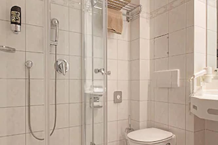 Room 16 of 25