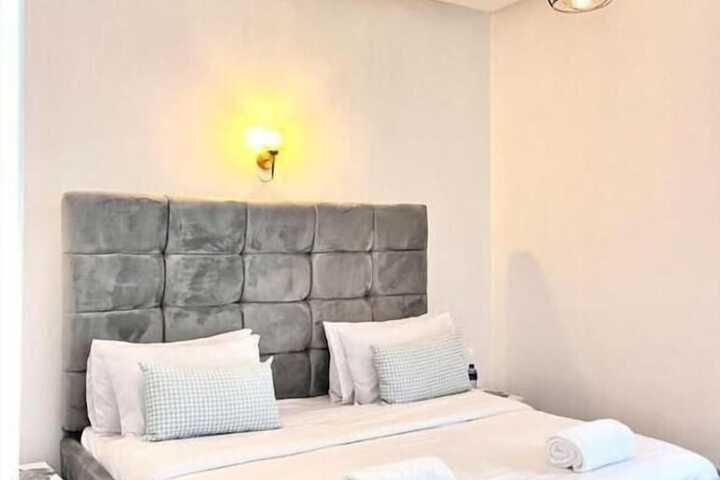 Room 6 of 22