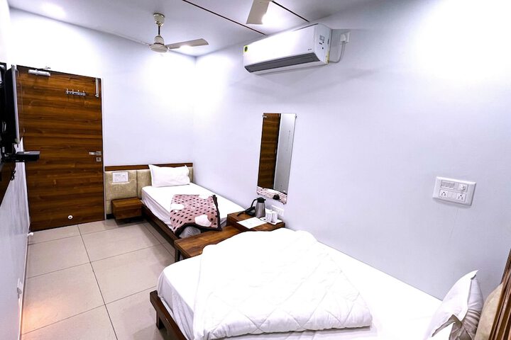 Room 12 of 35