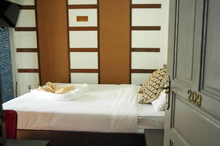 Room 33 of 95