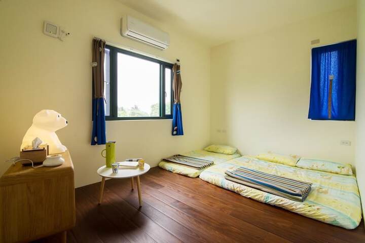 Room 9 of 16
