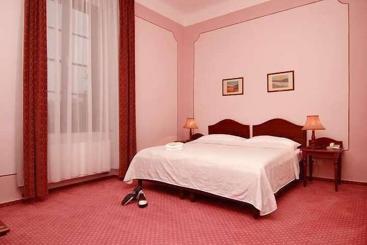 Room 9 of 46