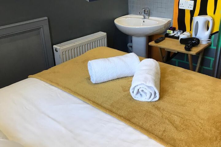 Room 34 of 106