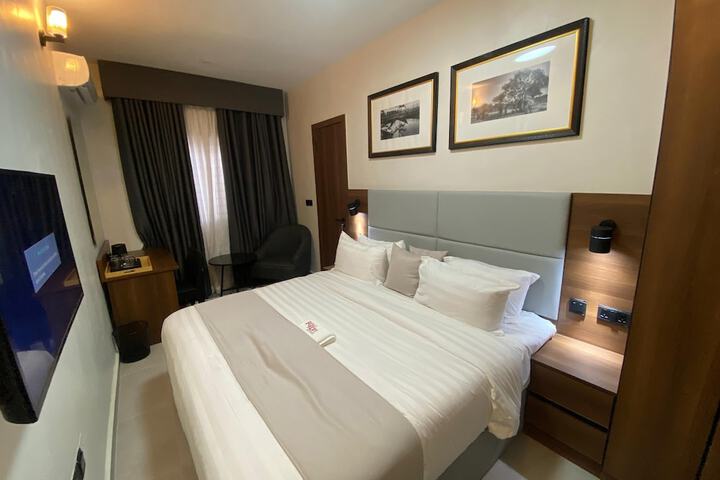 Room 12 of 29