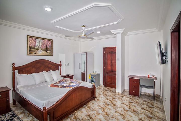 Room 5 of 120