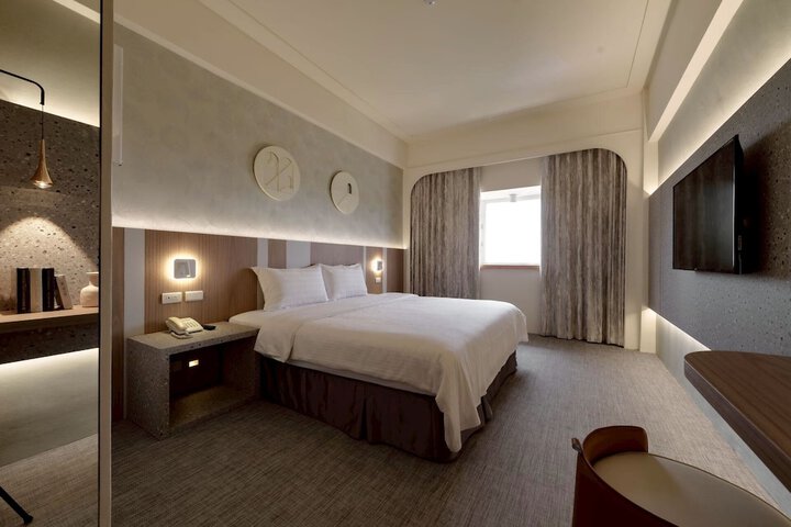Room 18 of 80