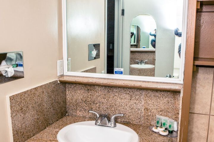 Bathroom sink
