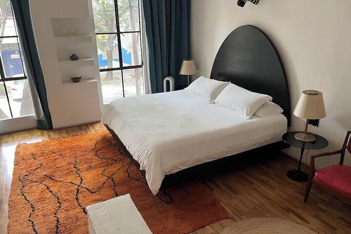Room 28 of 103