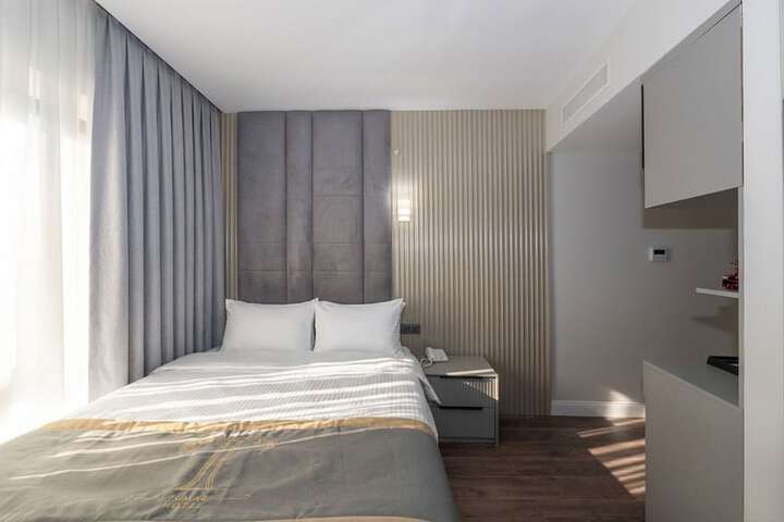 Room 12 of 74