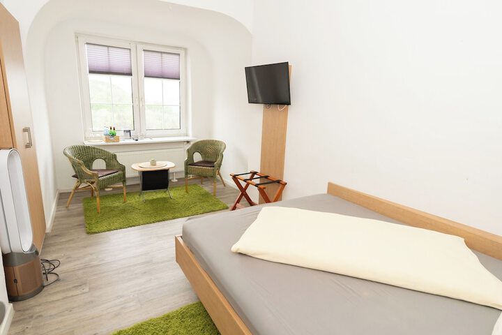 Room 11 of 27
