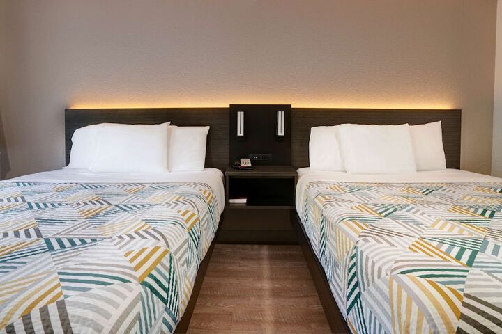 1 Queen Bed Refrigerator (5 of 13)
