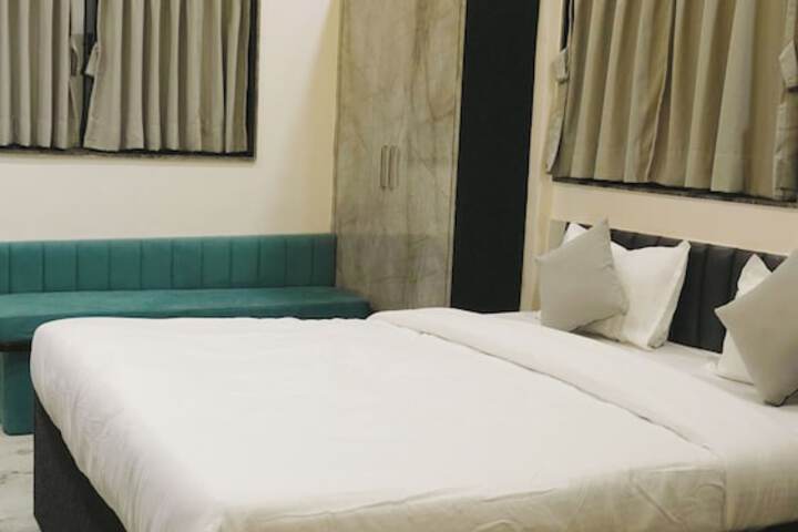 Room 6 of 11