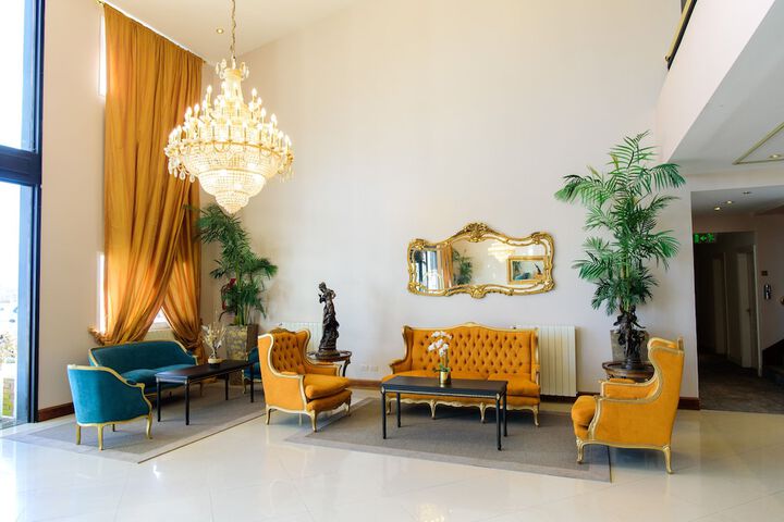 Entrance & Lobby