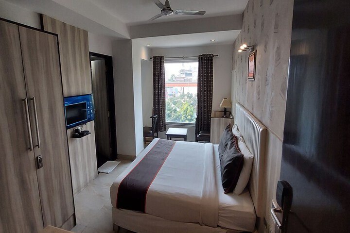 Room 26 of 74