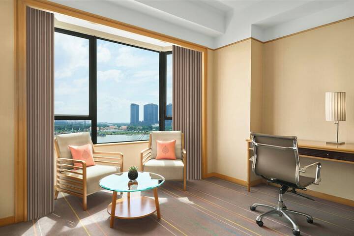 Room 35 of 128