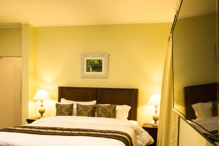 Room 28 of 143