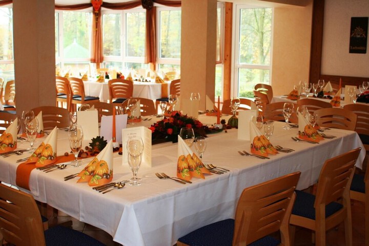 Dining 15 of 22