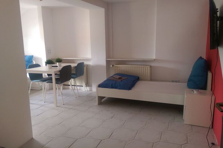 Room 5 of 10