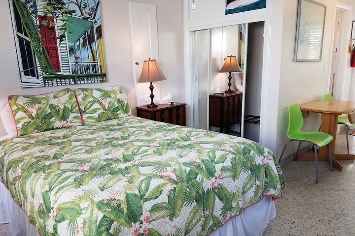 Room 3 of 218