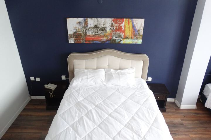 Room 9 of 15