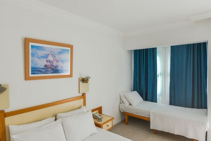 Room 8 of 34
