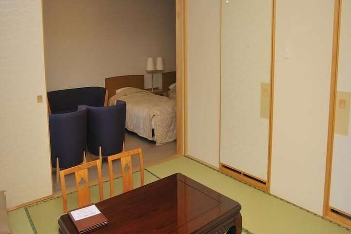 Room 4 of 44