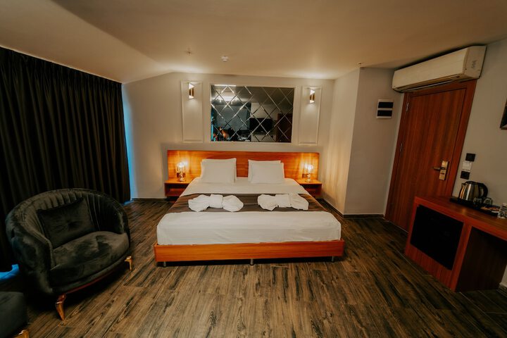 Room 12 of 35