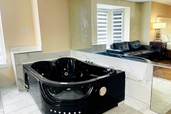 Indoor spa tub